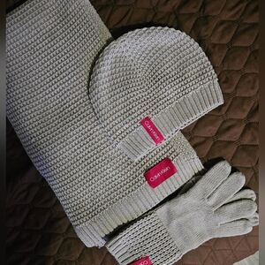 Calvin Klein Women's Cream Knit 3 Piece Gloves Scarf and Beanie Set